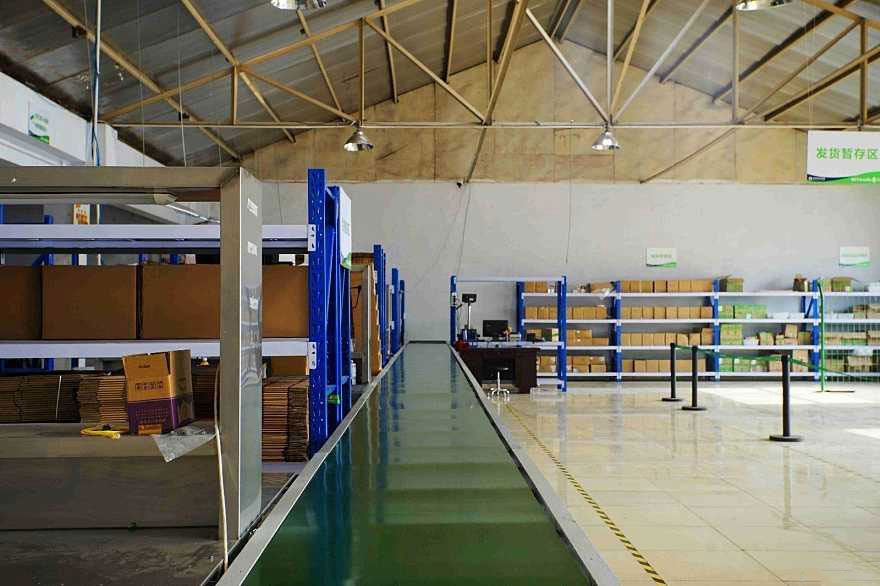 lewin乐玩AGV无人叉车运行效率高、准确性高